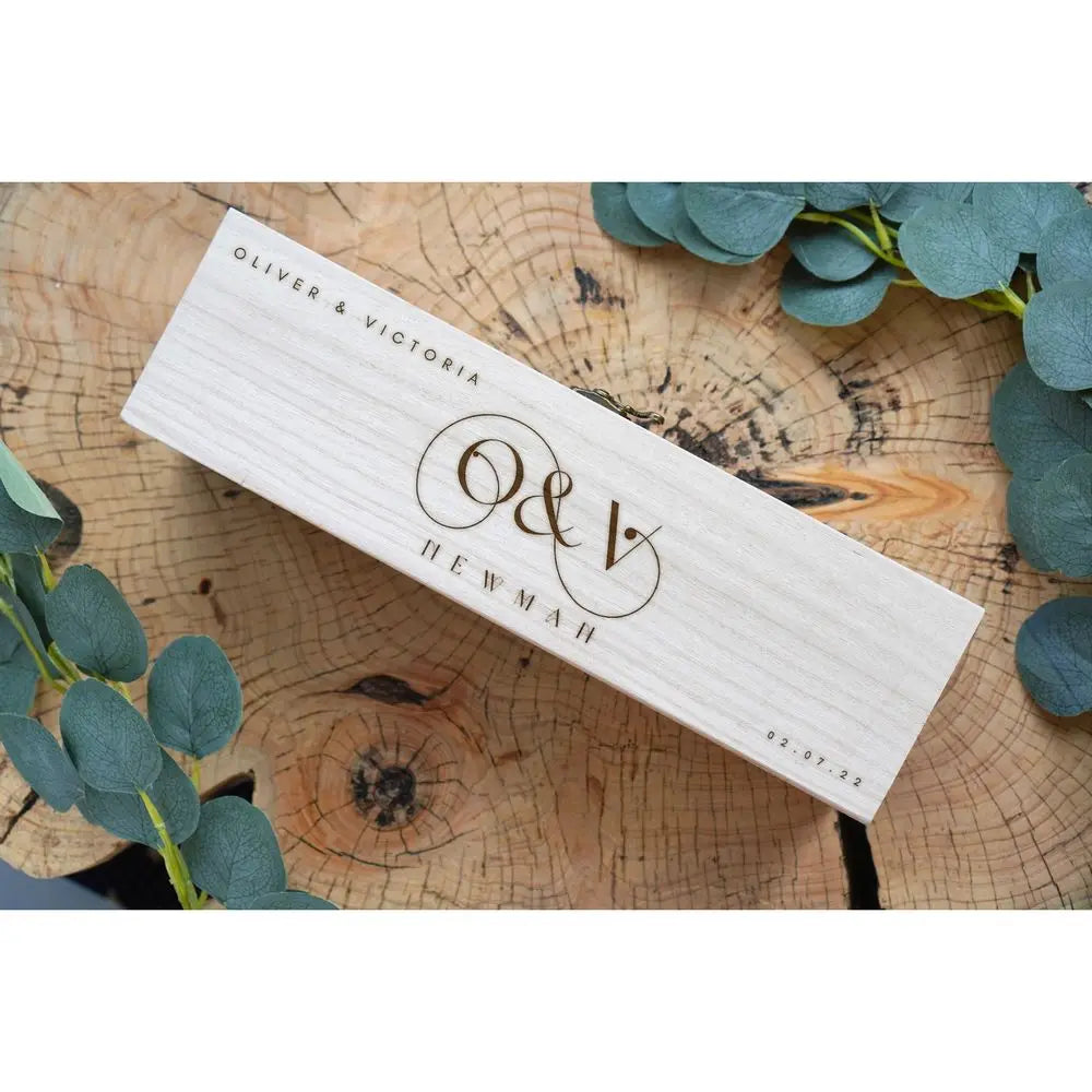 Personalised Wooden Wine Box Wedding Decoration Engraved Lettering Gift Portable Clamshell Solid Wood Champagne Bottle Box