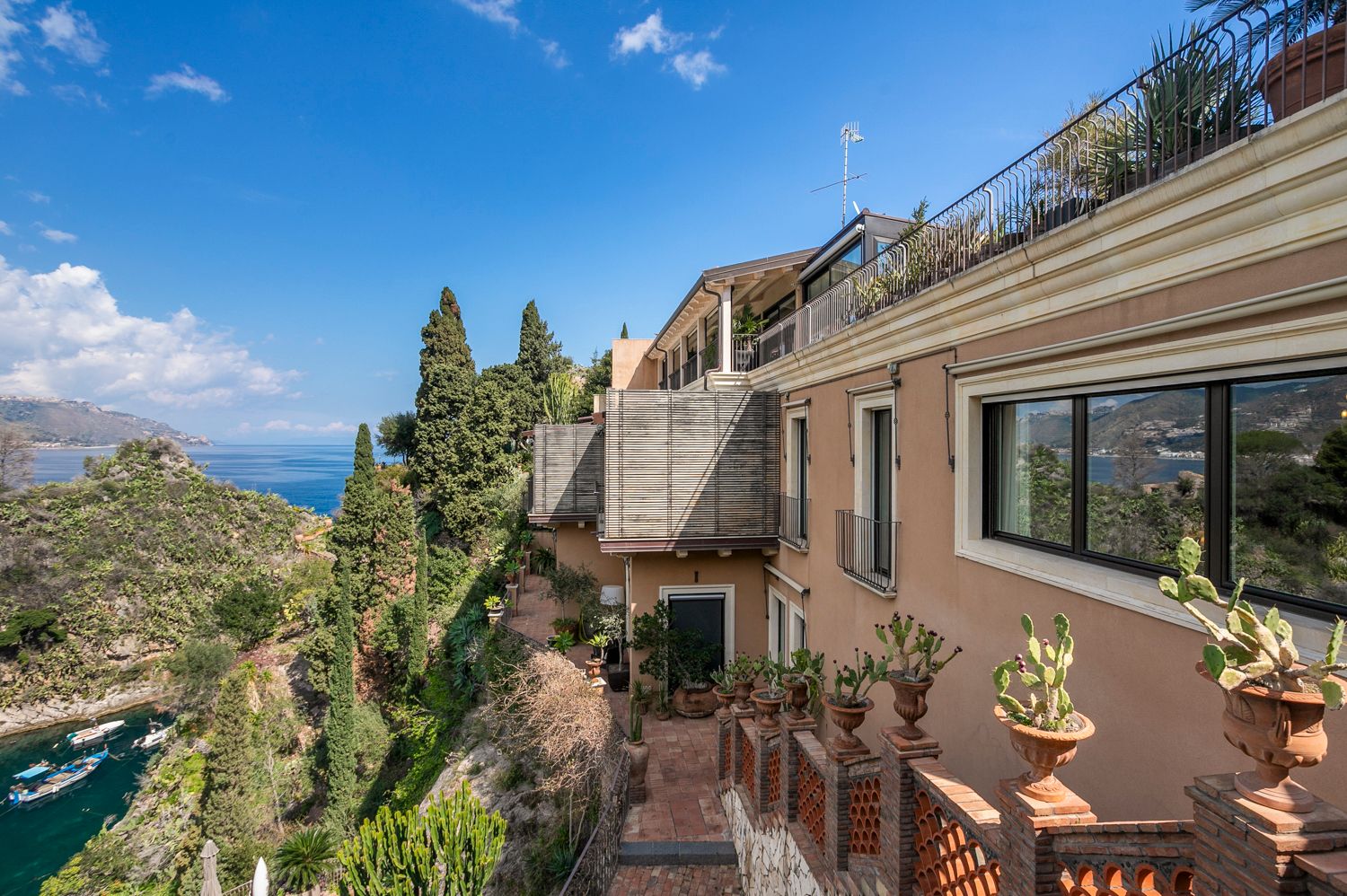 Villa Dionysius II