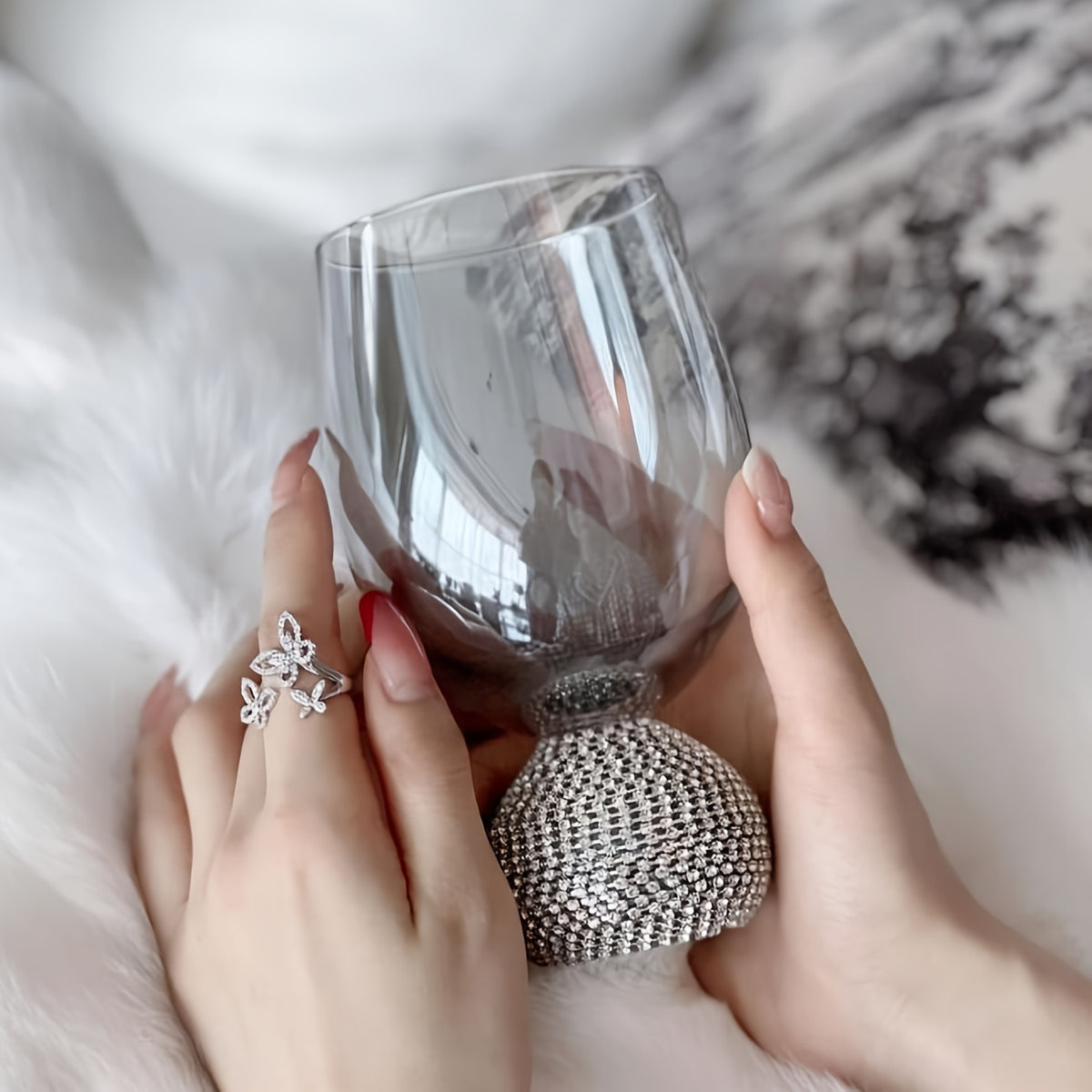 2pcs Luxe Stemless Wine Glass Set, Hand-Blown Insulated Glassware, Rhinestone Embellished, Smoke Grey, Reusable for Cocktails, Red Wine, Whiskey - Ideal for Christmas, Halloween, Easter, Thanksgiving, Hanukkah Gifts