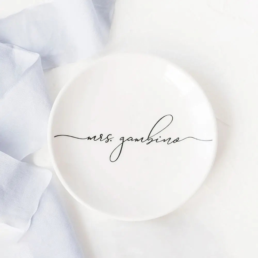 Personalized Trinket Dish Bridal Shower Gift for Her Wedding Engagement Couple Jewelry Tray Round Ring Holder Plate Wedding Deco