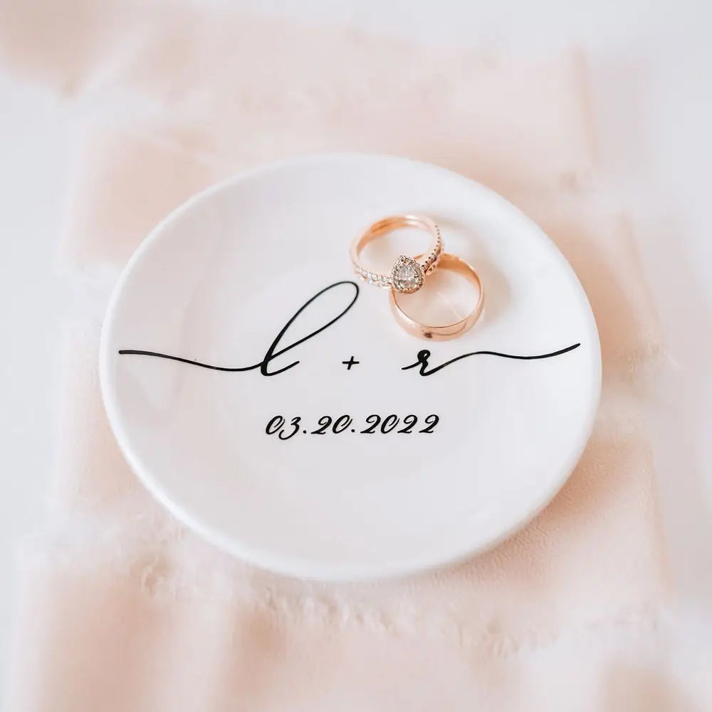 Personalized Trinket Dish Bridal Shower Gift for Her Wedding Engagement Couple Jewelry Tray Round Ring Holder Plate Wedding Deco