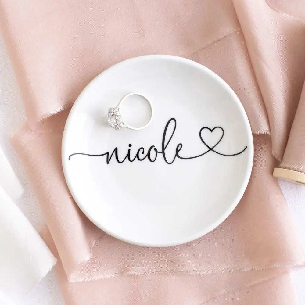 Personalized Trinket Dish Bridal Shower Gift for Her Wedding Engagement Couple Jewelry Tray Round Ring Holder Plate Wedding Deco