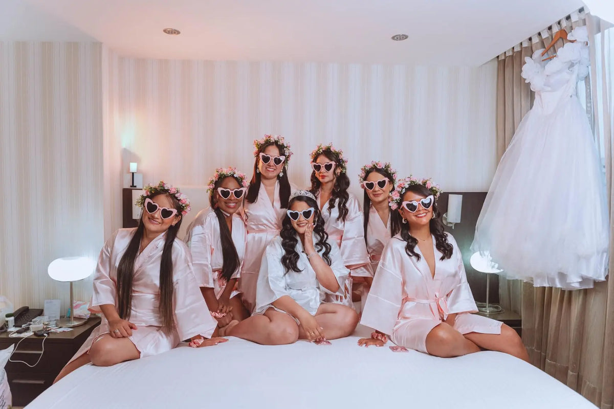 7 Pcs Bride Bridesmaid Robe Sets for Wedding Bridal Party Satin Robes Maid of Honor Robe with Heart Shaped Sunglasses