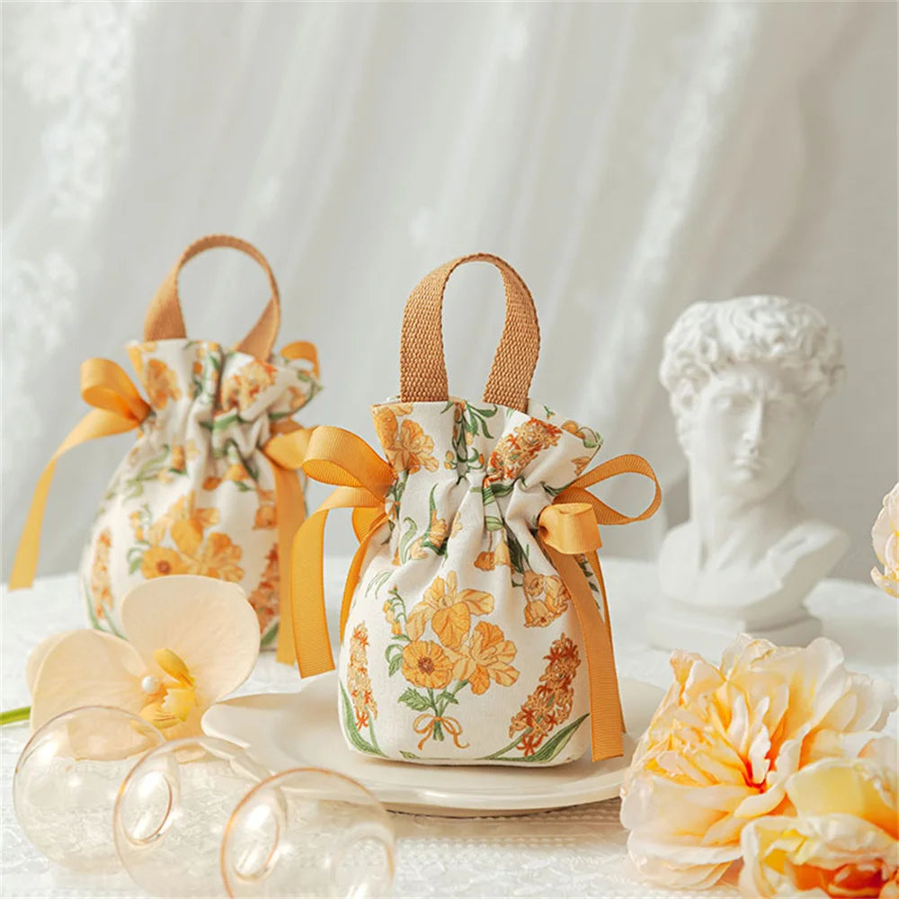 Retro Flower Handheld Candy Bags Wedding Gifts Packing Bags Portable Drawstring Candy Storage Bags Wholesale  New 2024