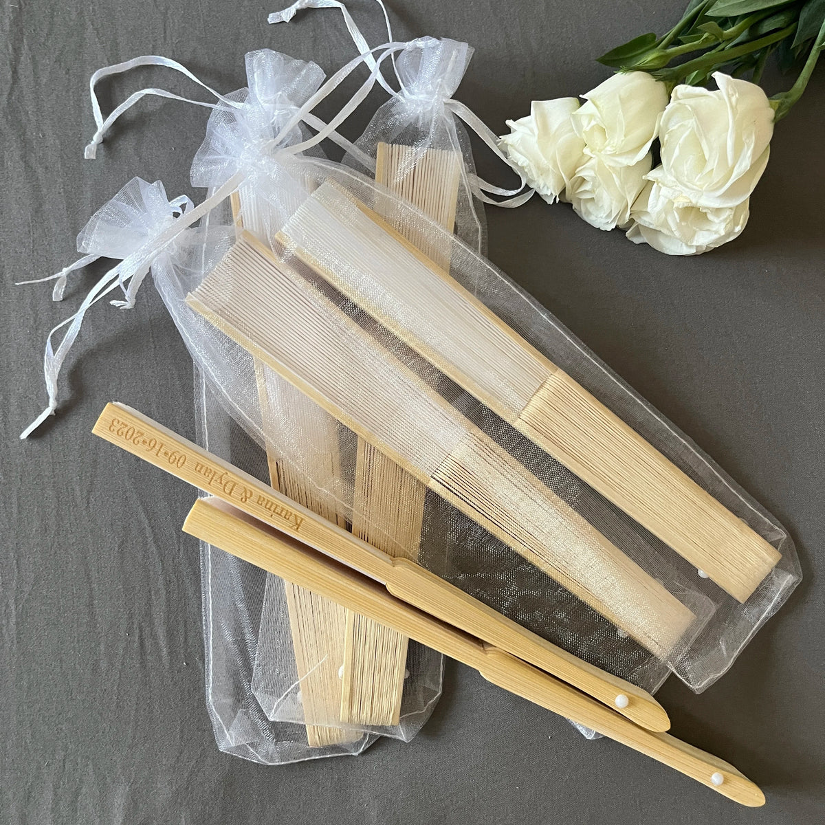 20/90 Personalized Engraved White Folding Elegant Silk Hand Fan with Gift bag with organza & Portable Party Wedding Supplies