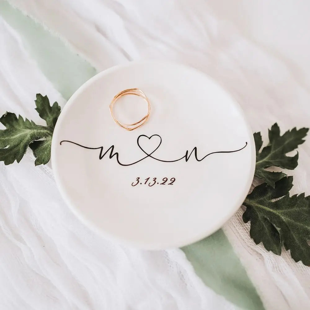 Personalized Trinket Dish Bridal Shower Gift for Her Wedding Engagement Couple Jewelry Tray Round Ring Holder Plate Wedding Deco