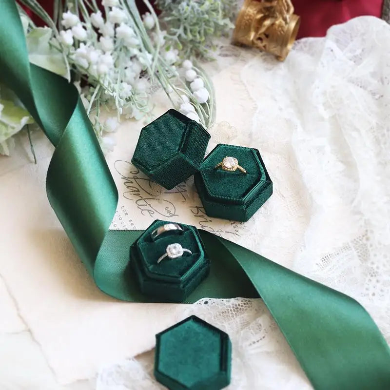 Vintage Hexagon Velvet Jewelry Double Ring Box Empty Case Holder for Engagement Wedding Ceremony Valentines Day Gift Organizer