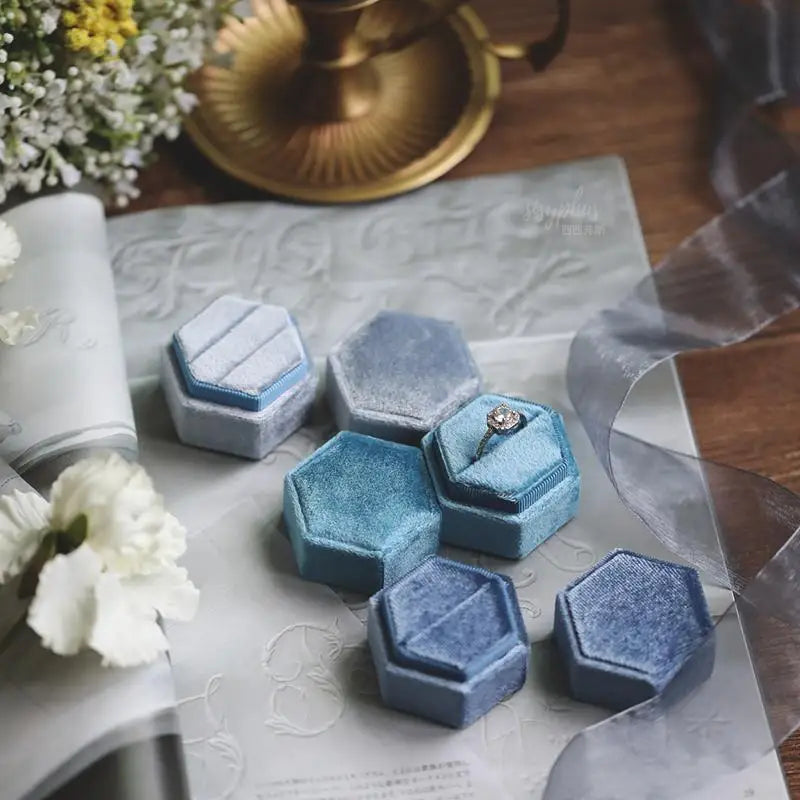 Vintage Hexagon Velvet Jewelry Double Ring Box Empty Case Holder for Engagement Wedding Ceremony Valentines Day Gift Organizer