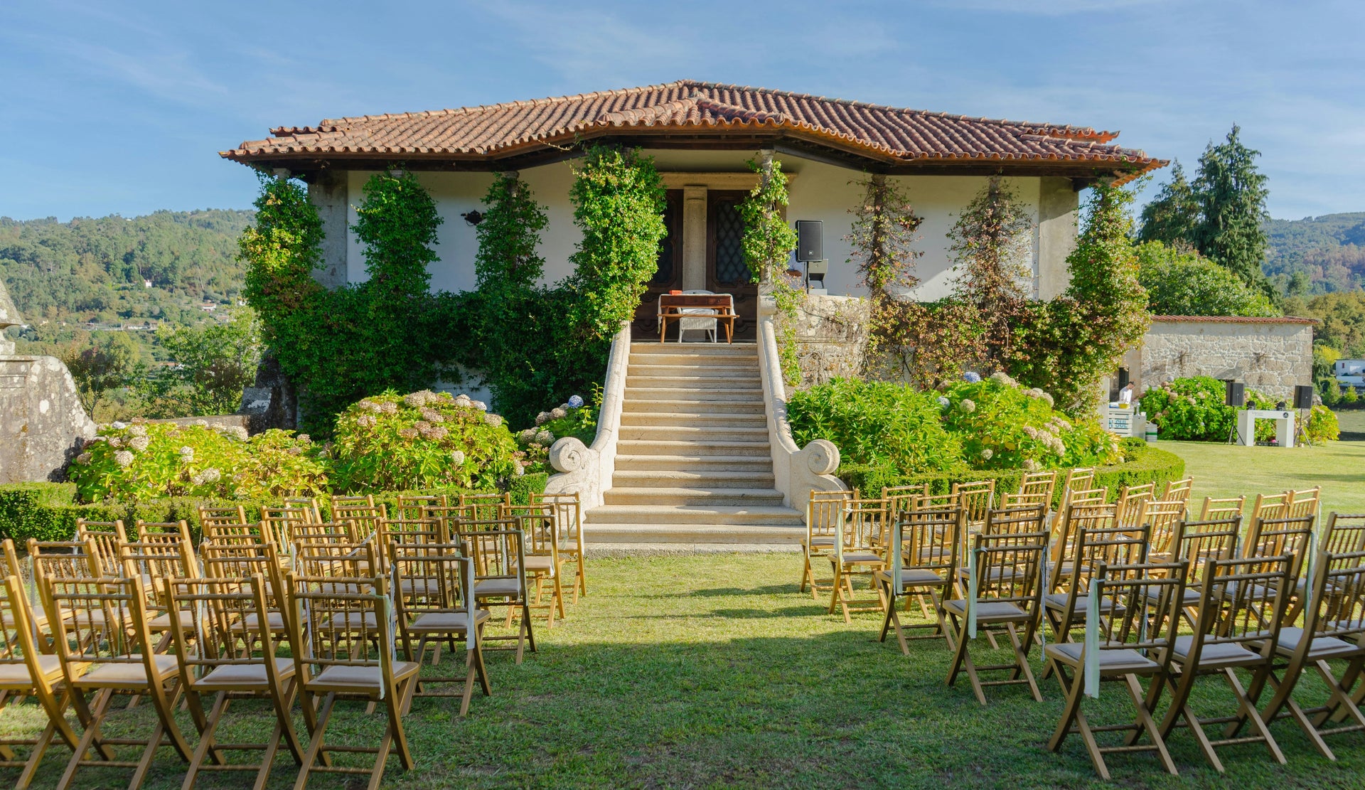 Find a Couple's Wedding Website
